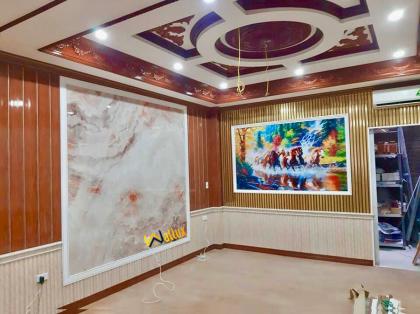 Hướng dẫn chi tiết cách tính vật tư tấm nhựa pvc vân đá trong trang trí vách tivi